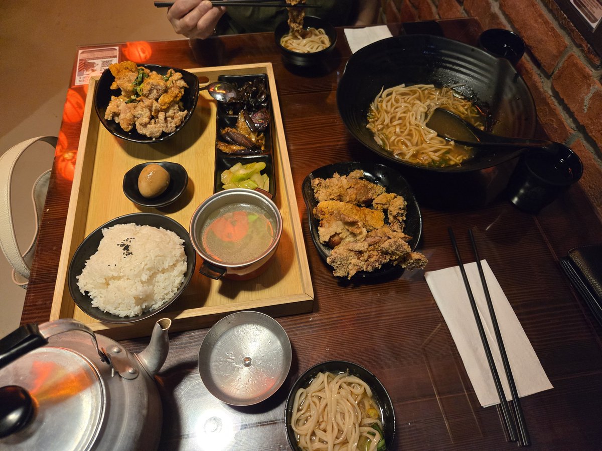shcboomer's tweet photo. Taiwanese food for dinner https://t.co/DswRqaGbYE