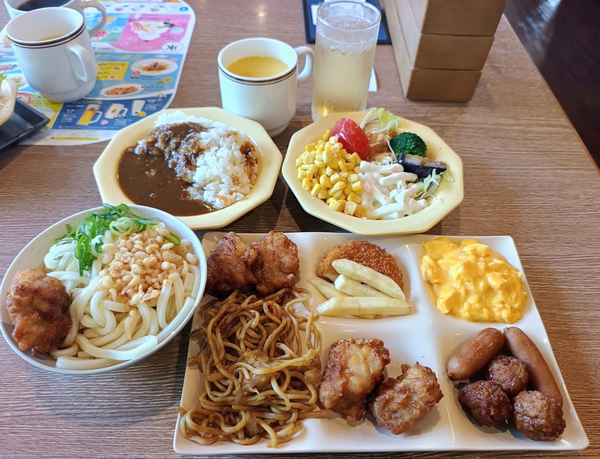 coastocn2's tweet photo. 朝食バイキングきたよー
ファーストデッキはこんな感じ♪
そんな食べれんからプレミアムモーニングでもいいかもわからんねー笑
セカンドチョイスはパンパン焼いてカフェオレからの締めは納豆ご飯とお味噌汁でフィニッシュ☆カラオケは行かんよーw
#ココス 甲府昭和店
#中巨摩郡昭和町飯喰 https://t.co/WuAIdGtVgx