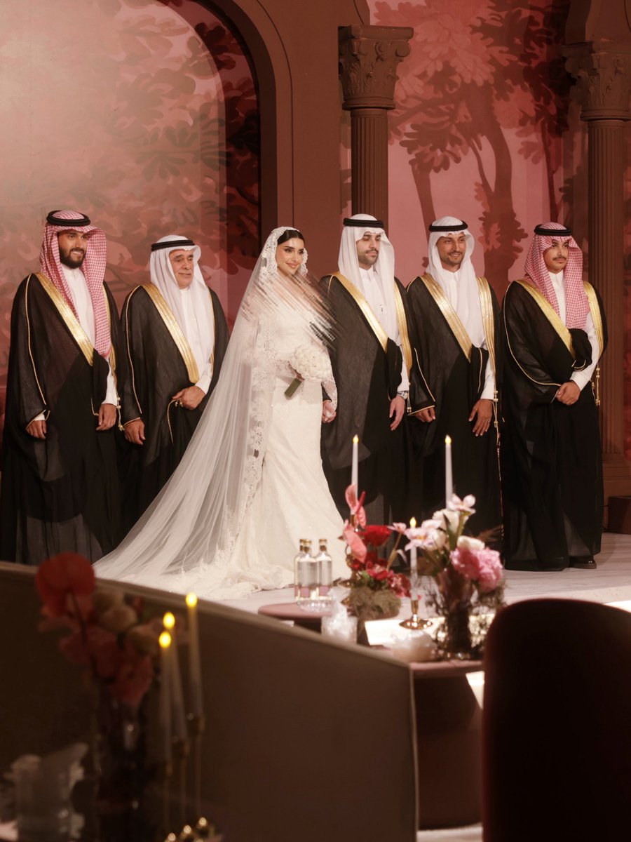 Honsweddings's tweet photo. Saudi weddings 🇸🇦
حفل زفاف شادن الحديثي ومتعب العريفي ✨
#bride #weddings  #gulf_wedding #weddingday #saudi https://t.co/XaXhON3yvq