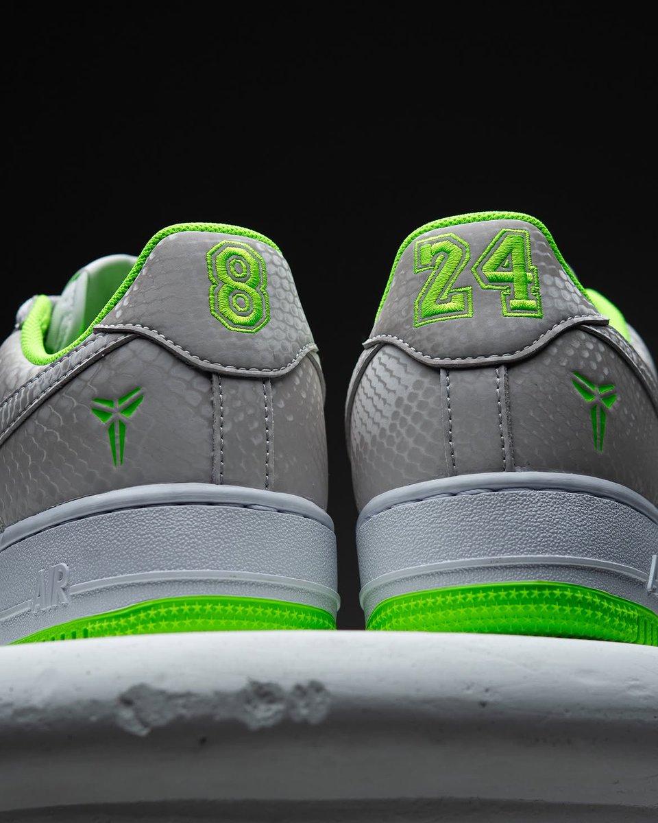 JustFreshKicks's tweet photo. Kobe Bryant x Nike Air Force 1 Low 'Electric Green' 🔋

https://t.co/owaKrp4H9b https://t.co/XYHkcn2jYf