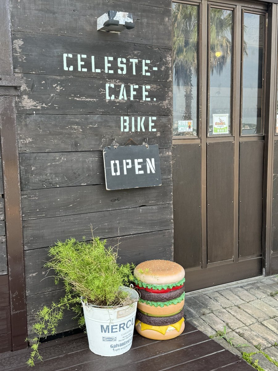 celestecafe2013's tweet photo. めずらしく9時からゆるーく営業してます🥤
開店前に走りたいので、8月は早起き月間です。今朝は二度寝との戦いでした。
昔は早起き得意だったんだけど、すっかり朝は力が出ないおじさんになってます。 https://t.co/bXzTKklivG