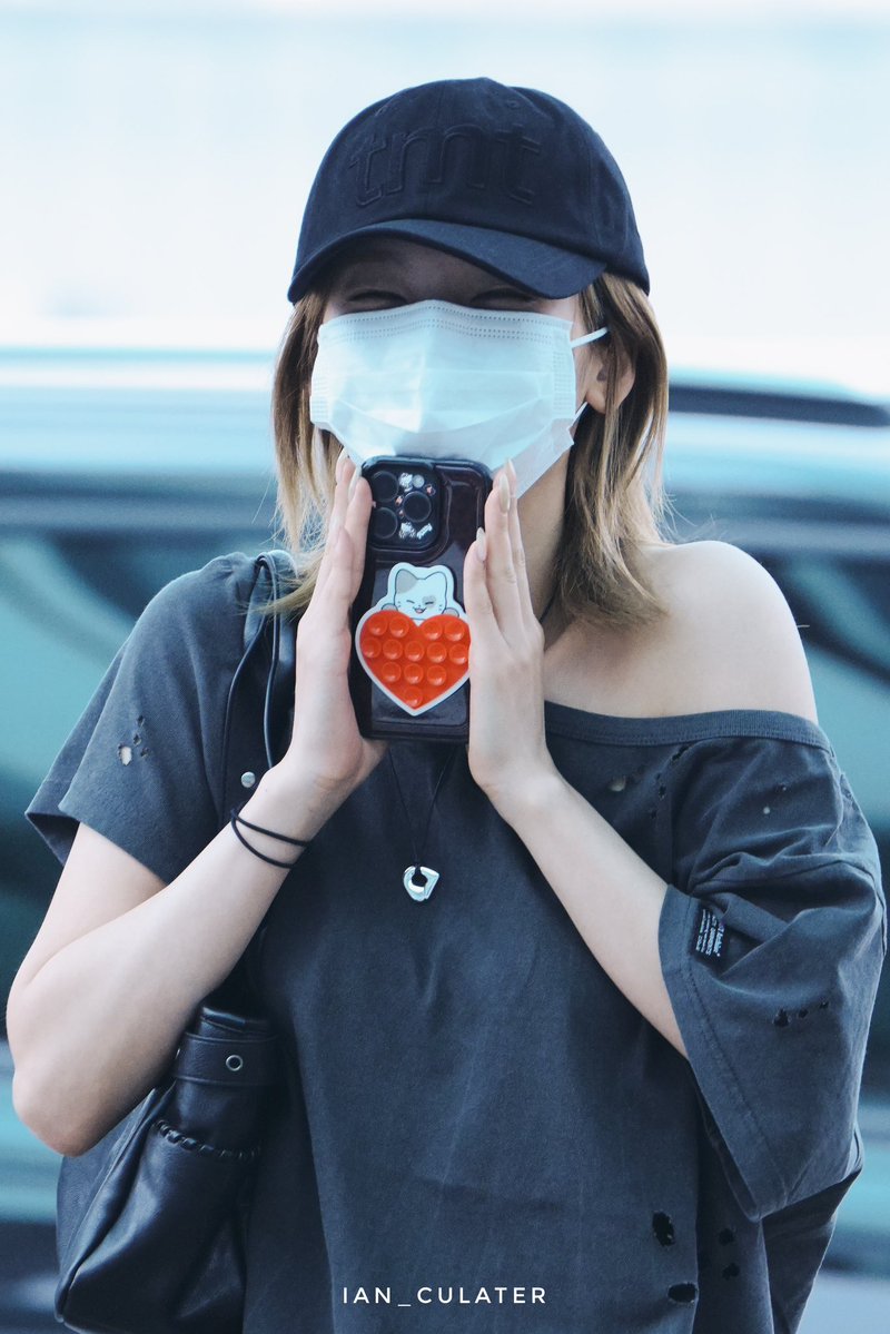 iamforITZY's tweet photo. cute babie showing off her kkengee silicone pad 🥹 https://t.co/dkgLkZEjwQ
