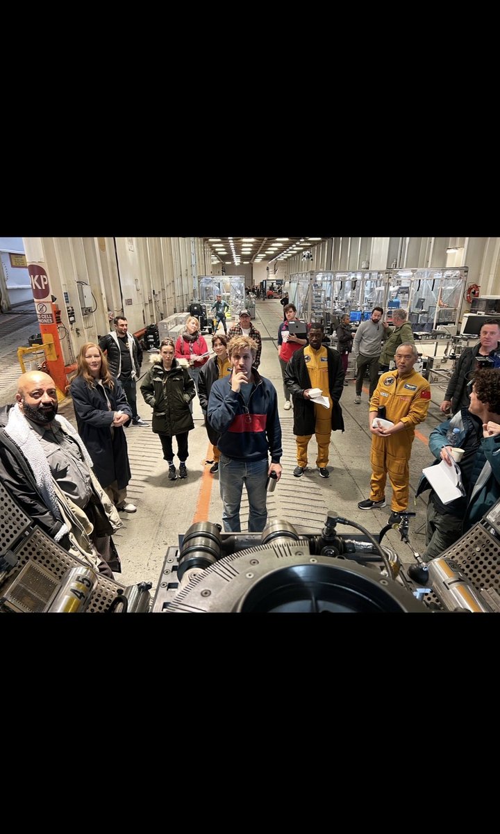 gwangstein's tweet photo. GETTING READY     TO MAKE HISTORY https://t.co/ptLWwG9iBw