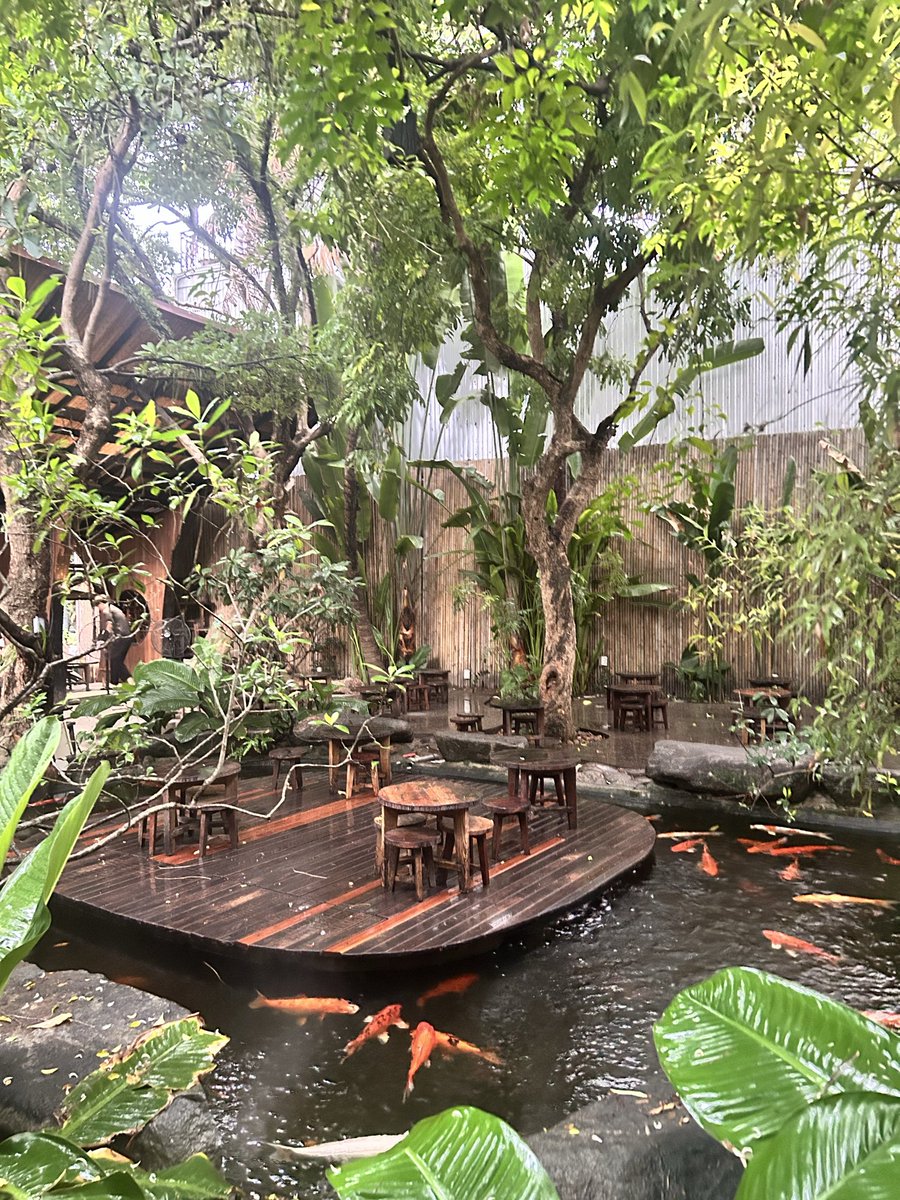PdotChan's tweet photo. Coffee ☕️ views in #DaNang 🇻🇳 #Vietnam. The coffee shop experience is no joke here! #travel https://t.co/AH1U6JOAPL