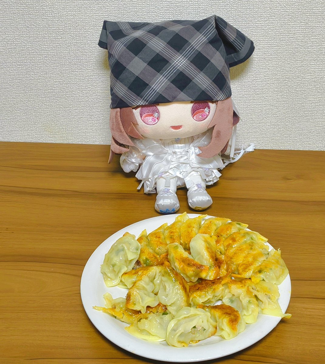 CURIGURI's tweet photo. どうしても結果に納得行かずもちこが料理長と対策を相談して再トライした結果そこそこ上手く焼けたので満足
フライパンは買い換えます https://t.co/QNXHHVbyHh