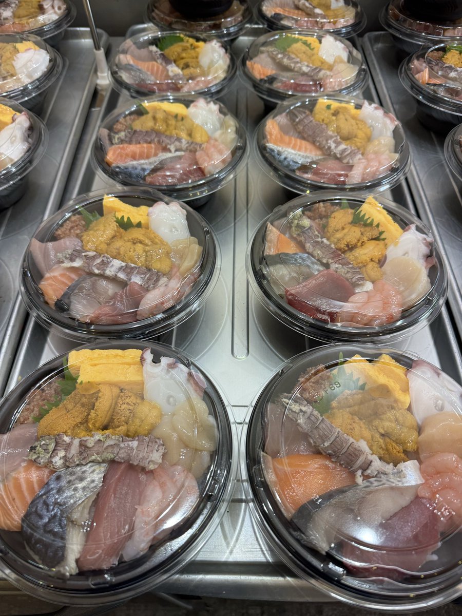m2547nagata's tweet photo. 8/1の海鮮丼と、ウニ‼️
大量にあります！ https://t.co/V6MGLRNf11