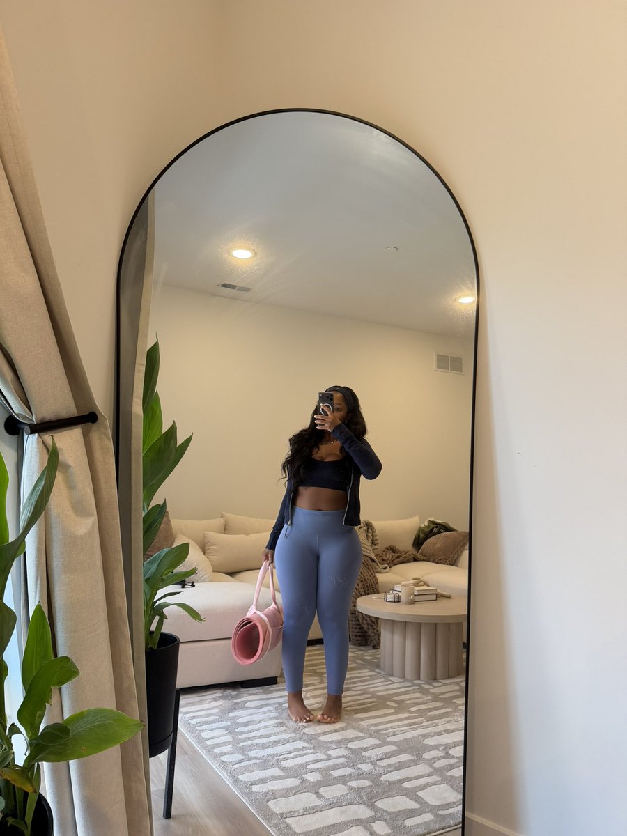 JadaArion's tweet photo. where ya Pilates class at ma? https://t.co/hmvMzzumzL