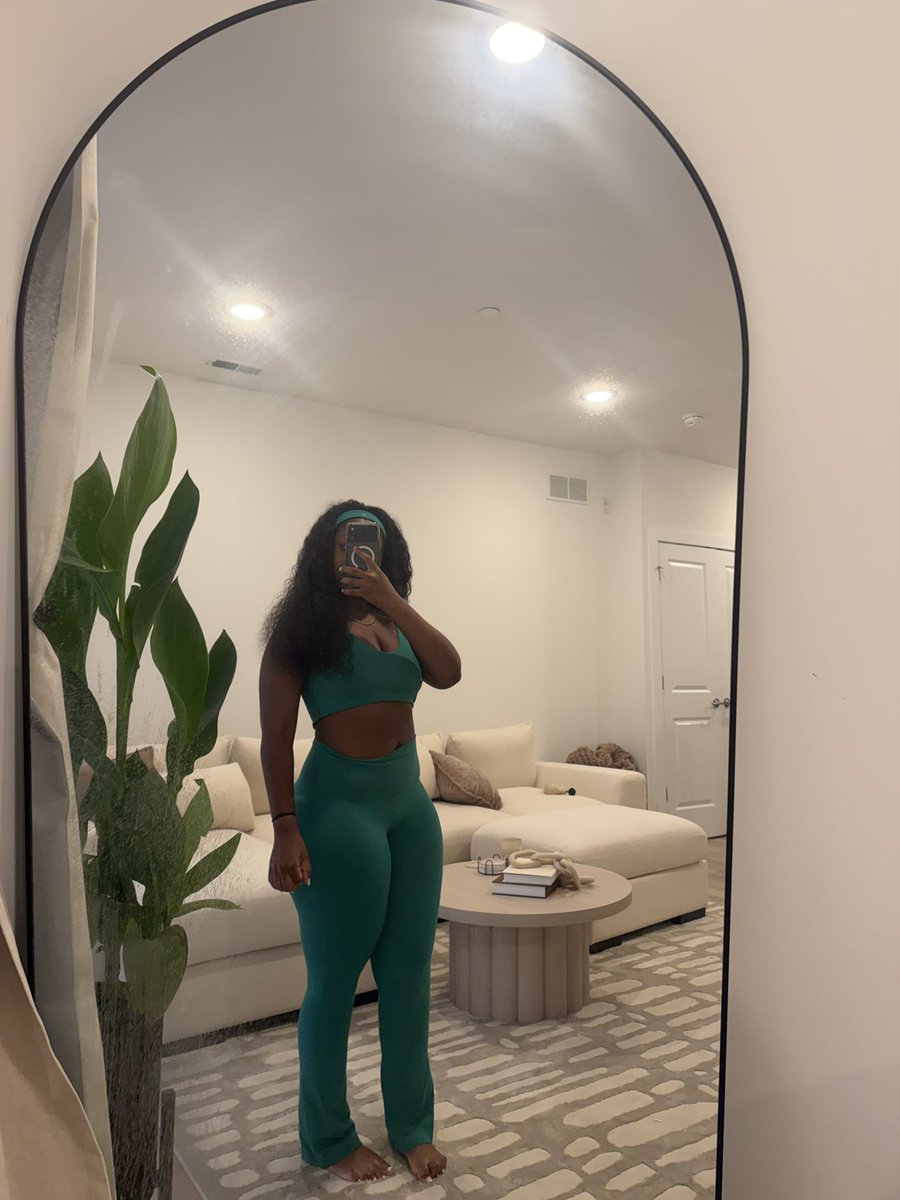 JadaArion's tweet photo. where ya Pilates class at ma? https://t.co/hmvMzzumzL