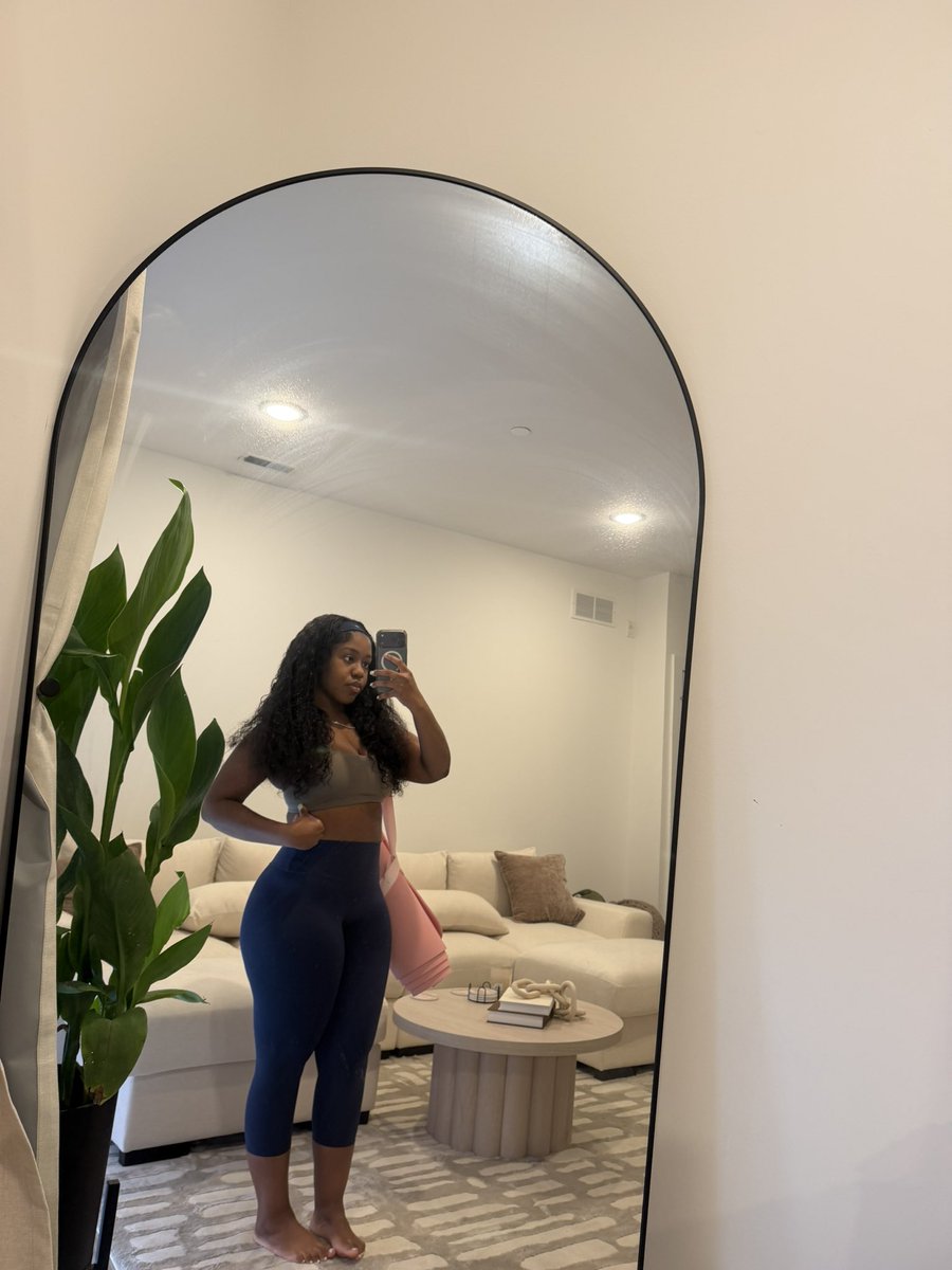 JadaArion's tweet photo. where ya Pilates class at ma? https://t.co/hmvMzzumzL