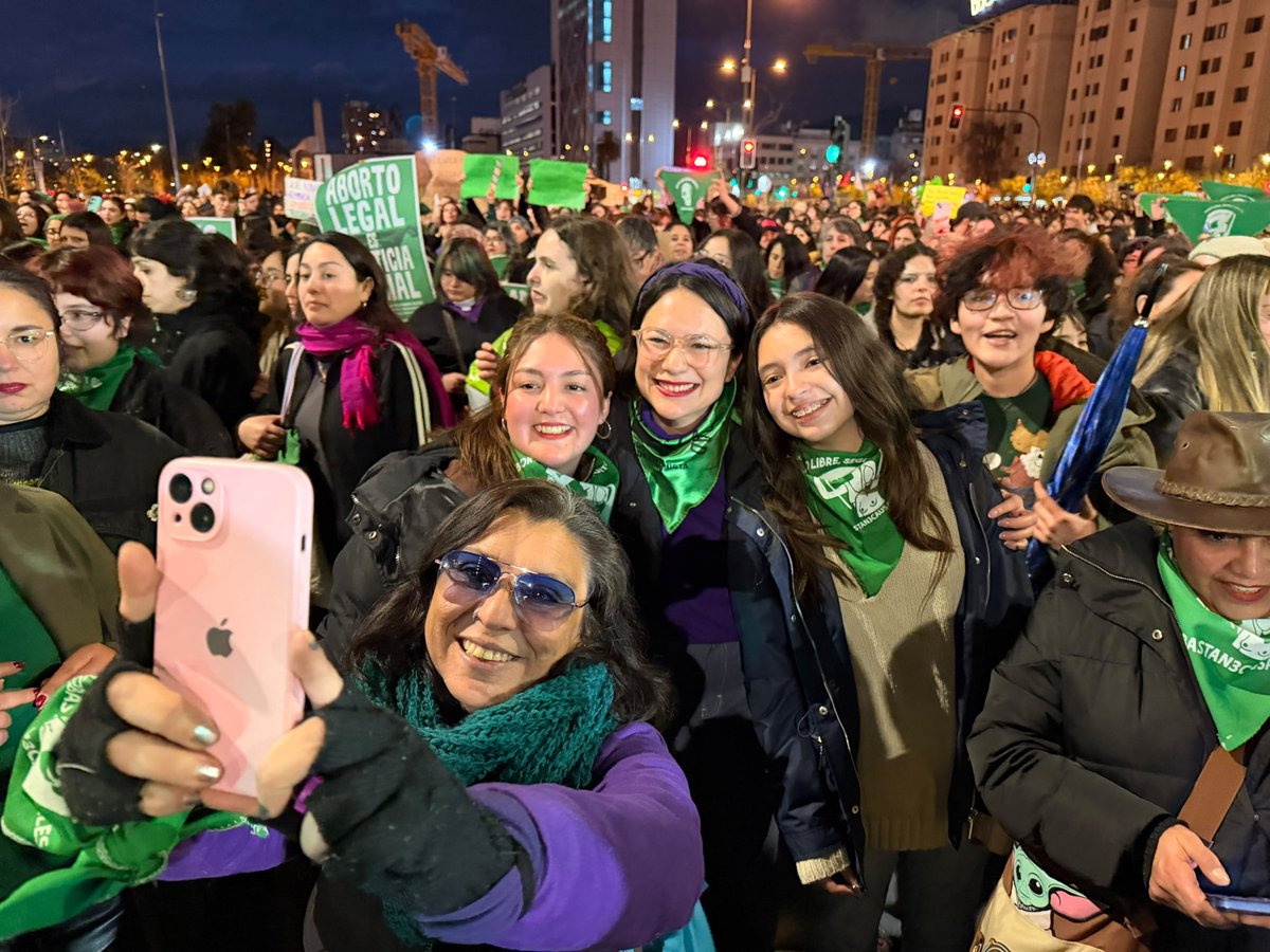 IraciHassler's tweet photo. ¡Escucha nuestra decisión! 💚

Hoy miles de mujeres nos encontramos y dijimos fuerte y claro: no aceptaremos retrocesos en nuestros derechos.

Juntas defendemos nuestra autonomía y nuestra libertad. ✊💜 https://t.co/yieOoNAO2X