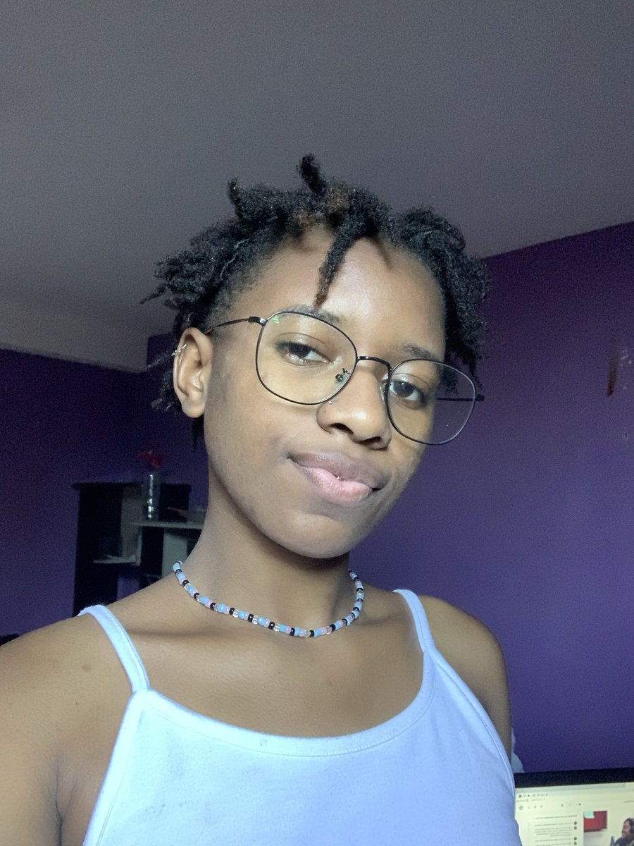 Emxv0's tweet photo. 3 meses de Locs x 5 anos de Locs https://t.co/JagGVEupap
