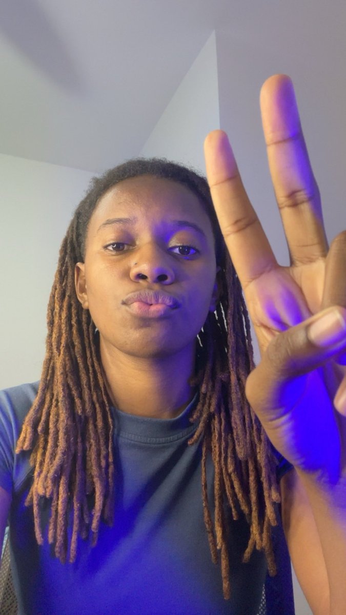 Emxv0's tweet photo. 3 meses de Locs x 5 anos de Locs https://t.co/JagGVEupap