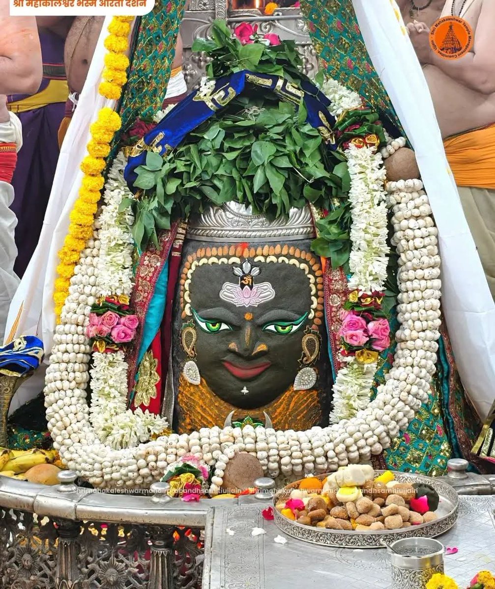 mahakal_darshan's tweet photo. 🙏🌹*Jai Shree Mahakal*🌹🙏
*श्री महाकालेश्वर ज्योतिर्लिंग का भस्म आरती शृंगार दर्शन*
*01-08-2026 कण-कण में महादेव* https://t.co/DW5w95d9Bl