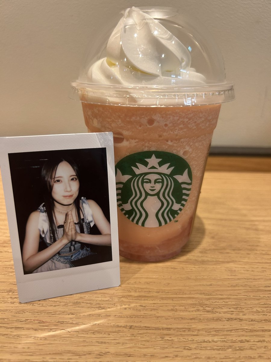 pscd_peachy's tweet photo. ピーチ＆ピーチミルクフラペチーノなう
昨日もらったアンケートのクーポンに
答えたので無料で飲めてるお得（´-`）.｡oO https://t.co/7gB0WeUrmw