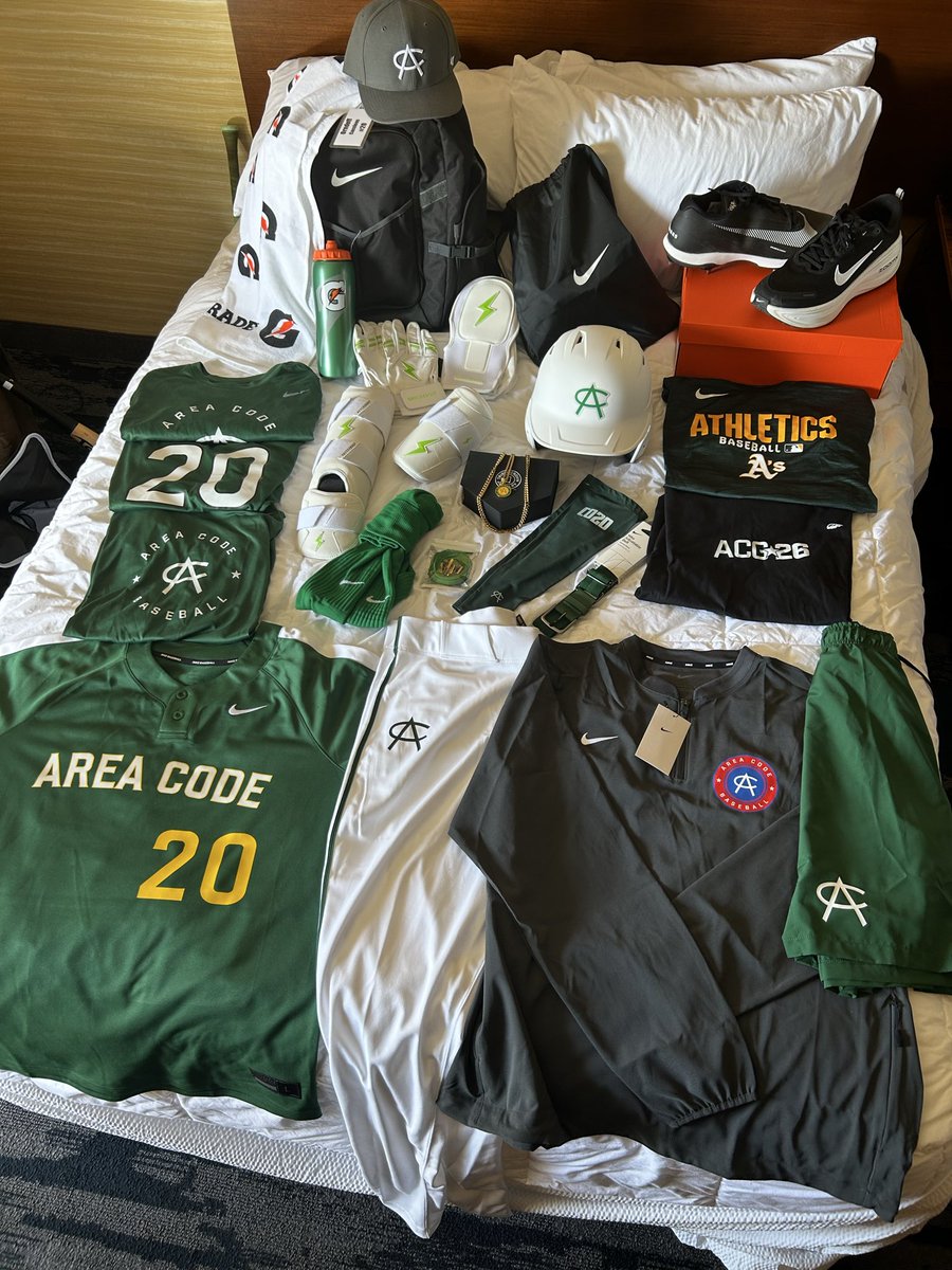 CassiousOrndoff's tweet photo. Thank you @AreaCodeBSB @Nike @nikediamond @bruceboltus @RawlingsSports @Gatorade https://t.co/o09VoB1NVi
