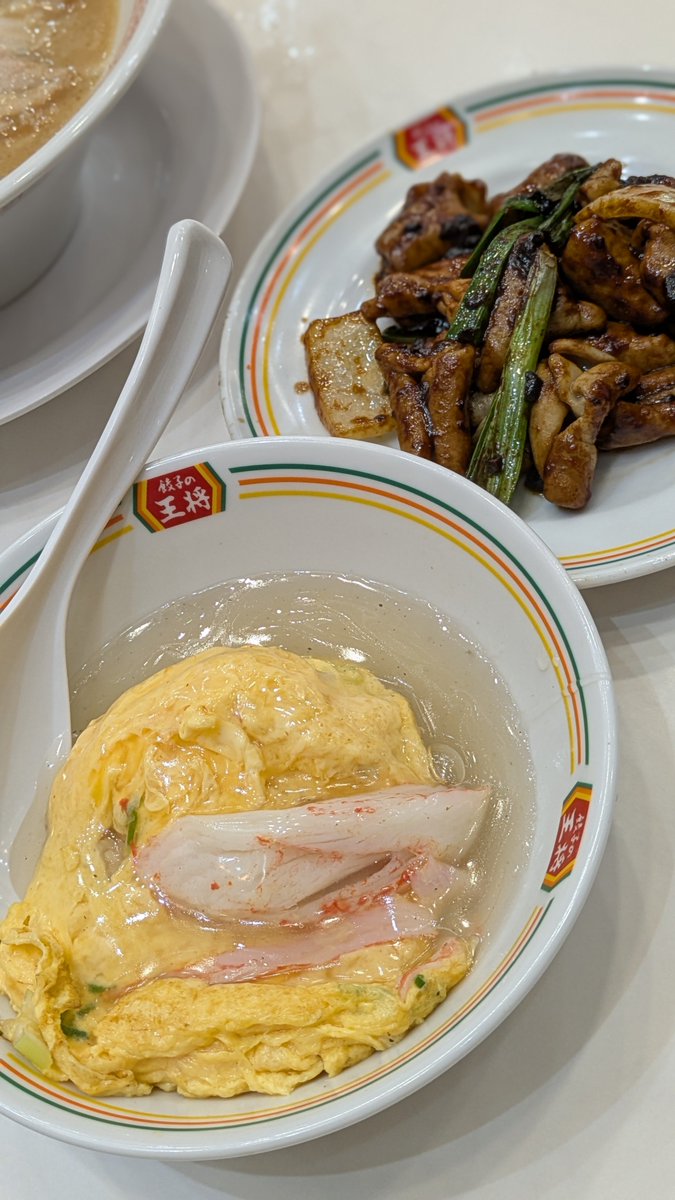 hiwpXvddcHvUtZP's tweet photo. 餃子の王将　アリオ上田店
餃子の王将ラーメン＋夏餃子＋ジャストサイズの餃子＋天津飯＋ホルモン味噌炒め
夕方アリオに買い物に来たので久しぶりに王将に
夏限定の 大葉香る『夏餃子』は止まらん美味しさ〜
いつも混んでるからなかなか入れないけどまた来たいです https://t.co/mobH5CC54g