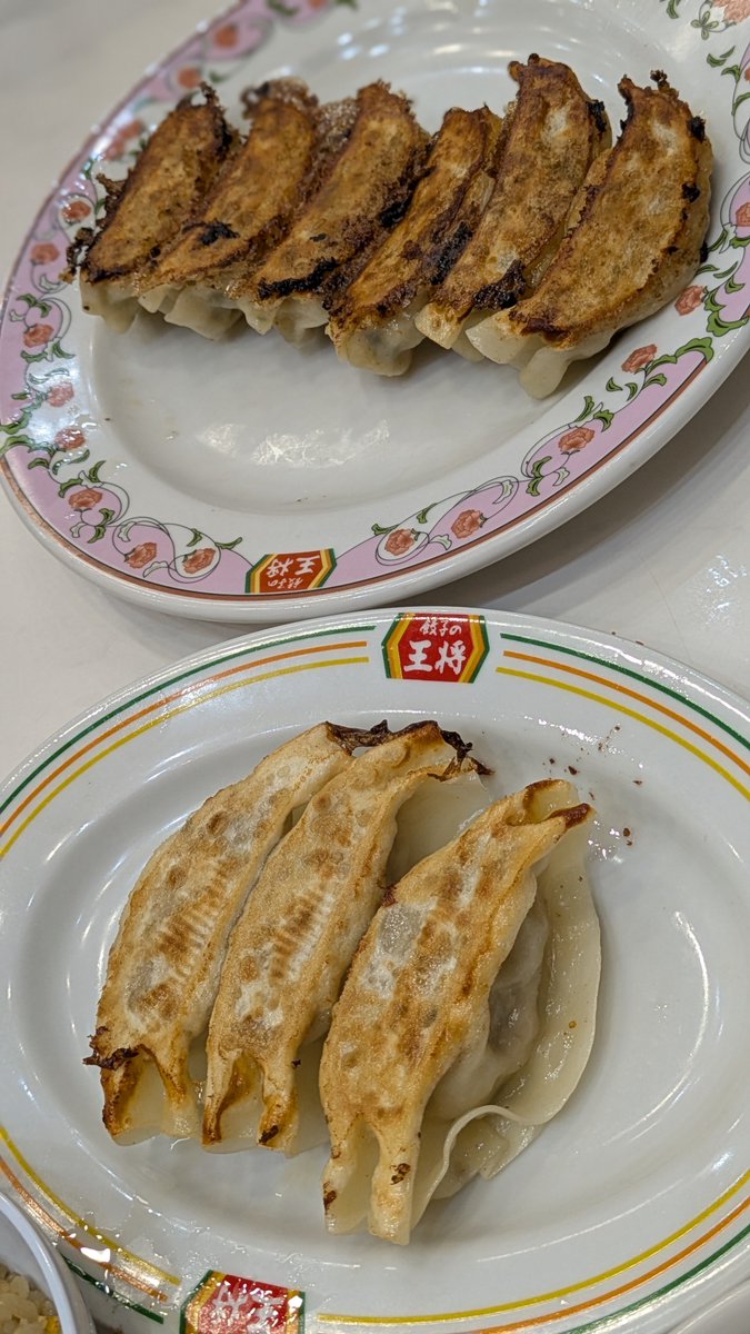 hiwpXvddcHvUtZP's tweet photo. 餃子の王将　アリオ上田店
餃子の王将ラーメン＋夏餃子＋ジャストサイズの餃子＋天津飯＋ホルモン味噌炒め
夕方アリオに買い物に来たので久しぶりに王将に
夏限定の 大葉香る『夏餃子』は止まらん美味しさ〜
いつも混んでるからなかなか入れないけどまた来たいです https://t.co/mobH5CC54g