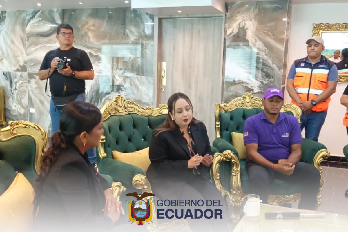 Riesgos_Ec's tweet photo. 📍#Esmeraldas

La secretaria nacional de Gestión de Riesgos, @CaroLozanoHaro , se reunió con autoridades locales para revisar y supervisar el cumplimiento del Plan de Acción frente al posible Evento El Niño, fortaleciendo las acciones de preparación en el territorio. https://t.co/43fhxYbdqf