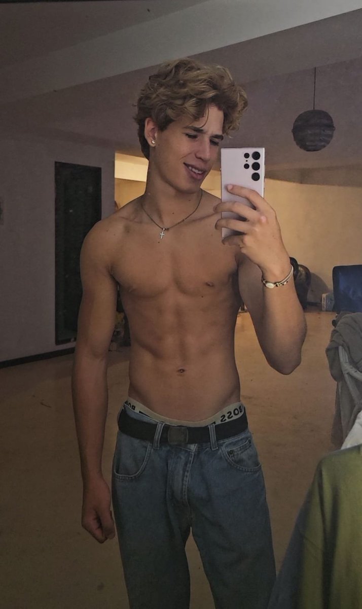 adrienfandom's tweet photo. Vão lá ver ele ta online no tiktok agora. https://t.co/SB8s03KyM7

#nudes #privacy #PINTOAWARDSㅤㅤ https://t.co/CkxWhTmzjL