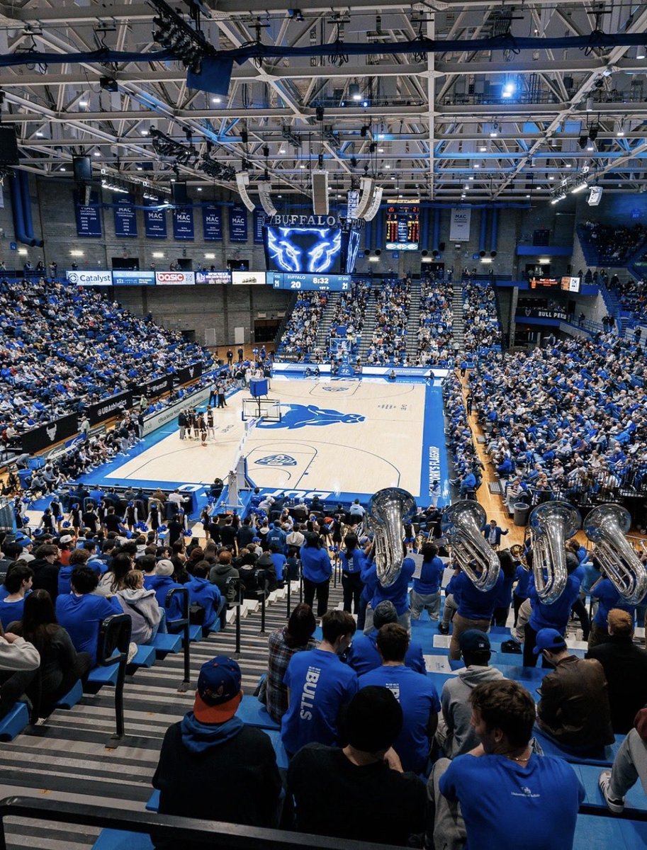 JaythreeJohnson's tweet photo. After a great conversation with @CoachGH3, I am extremely blessed and grateful to receive an offer from @UBuffaloMBB. Huge thanks to my family, friends, coaches, and teammates for their support. @CoachTibbs3 @Henry_Lowe_ @CoachJackFitz #HornsUp https://t.co/ZrfrbYn64h