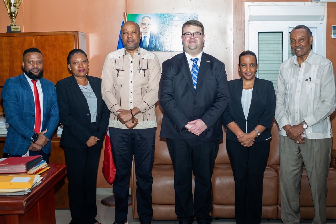 MsppOfficiel's tweet photo. Le 24 juillet 2026, le Ministre de la Santé a rencontré le Directeur Pays des CDC. Ils ont discuté du renforcement de la préparation aux urgences sanitaires en Haïti, notamment aux points d'entrée, à travers notamment la formation du personnel. https://t.co/bHW1tbcjlq