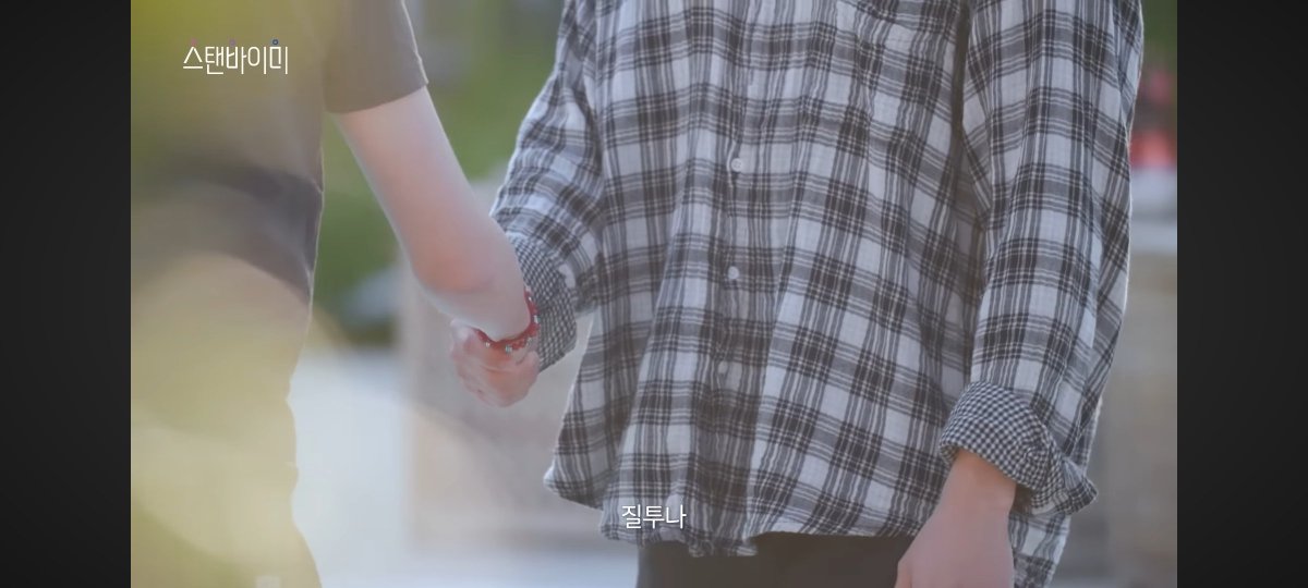 Soy_LeslieMG's tweet photo. Esta escena ya salió? 🫣
Porque se que el de la pulsera es JW pero no sé a quién le está dando la mano🤔 #StanbyMe #StandBIMe https://t.co/4n44KuMlA1