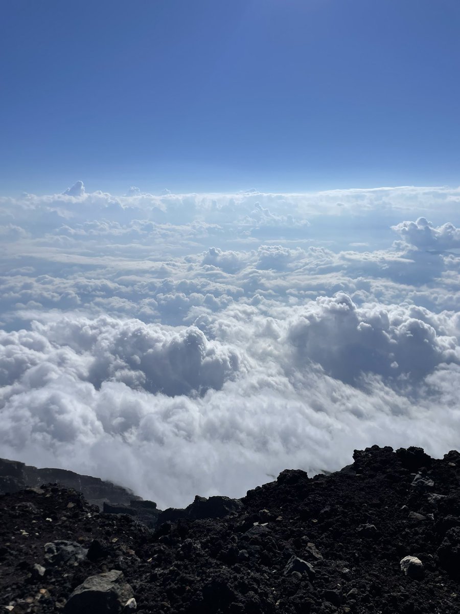 n_koe_'s tweet photo. 今更ですが富士山から帰還してます🗻
登山が趣味になりそうですw https://t.co/8cn4ZofUUb
