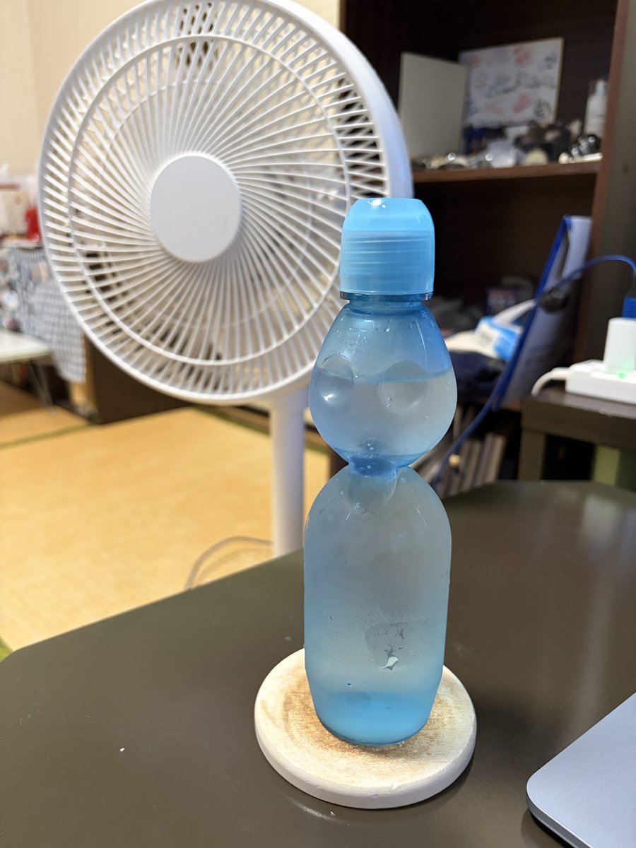 Ban_Chan419's tweet photo. 午前7:30から部屋の掃除を
実施🧹
既に極暑🥵約2時間掛けて掃除は
終了☑️
先日、業スで見つけたラムネで一息😌
今日は午後から野外活動
倒れない様に注意せねば⚠️ https://t.co/hj7ccuISUj