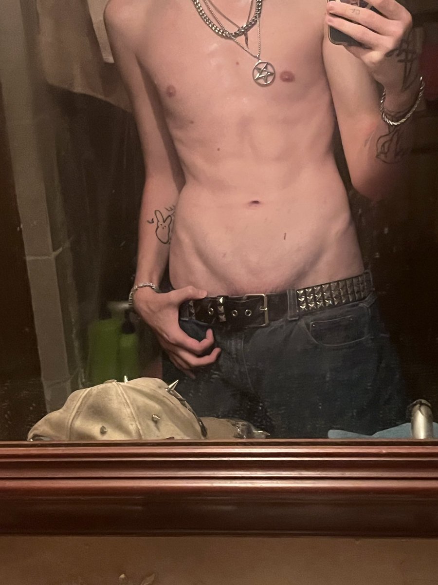 SaintTerror3269's tweet photo. Who wants themself a skinny white boy https://t.co/qJEjWTgd5g
