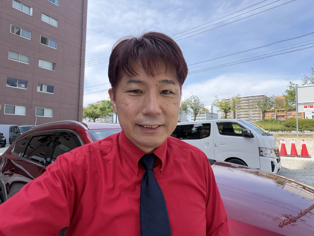 kita_keshi's tweet photo. おはこんばんちは🔴

今日は赤シャツにネイビーペイズリー。
そして散髪してカラーも入れました🩷

８月になり今日は『牌の日』ですね🀄️
今月は3週連続で遠征が続きますが頑張ります💪

今日は13:00から広島風鈴道場で4試合やります。
時間のある方は遊びに来てください🔴

#今日のコーデ
#牌の日 https://t.co/LvdPGcqOe2