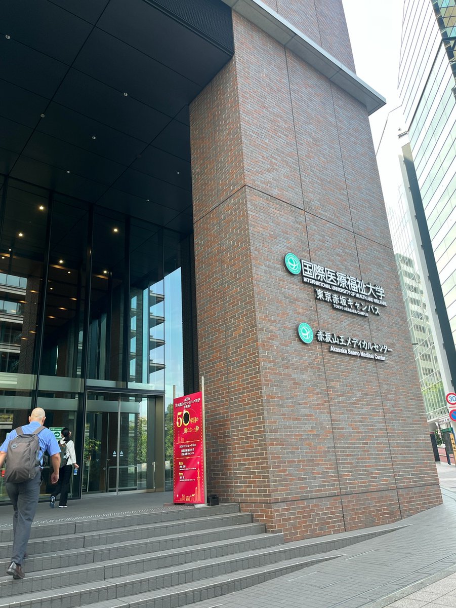 EnagoJapan's tweet photo. 7月31日から8月2日まで、国際医療福祉大学東京赤坂キャンパスで開催されている「第50回遺伝カウンセリング学会」学術集会に、エナゴも参加しています😊

全国で活躍される遺伝カウンセラーの方、
遺伝カウンセラーを目指す学生の方、
遺伝性疾患の当事者・ご家族の方、
遺伝性疾患の治療薬開発に携わる製薬会社の方、
診療・治療に尽力する医療関係者の方、
診療技術や検査の開発などを通じて遺伝性疾患の発見・治療に貢献する民間企業の方――。

遺伝カウンセリングの社会における認知拡大と、当事者のさらなるウェルビーイングに貢献したいという思いを持つ皆さまが集う学術集会で、エナゴも多くのことを学ばせていただいています📝

学術集会は明日8月2日まで。
会場にお越しの方は、ぜひ1F ブース②にお立ち寄りください。

ブースでは、国際医療福祉大学大学院で遺伝カウンセラーを目指す学生の教育に携わる福嶋佳菜子先生 @kanakokoike_78  へのインタビュー動画もご覧いただけます。

#jsgc50
#shareyourstory