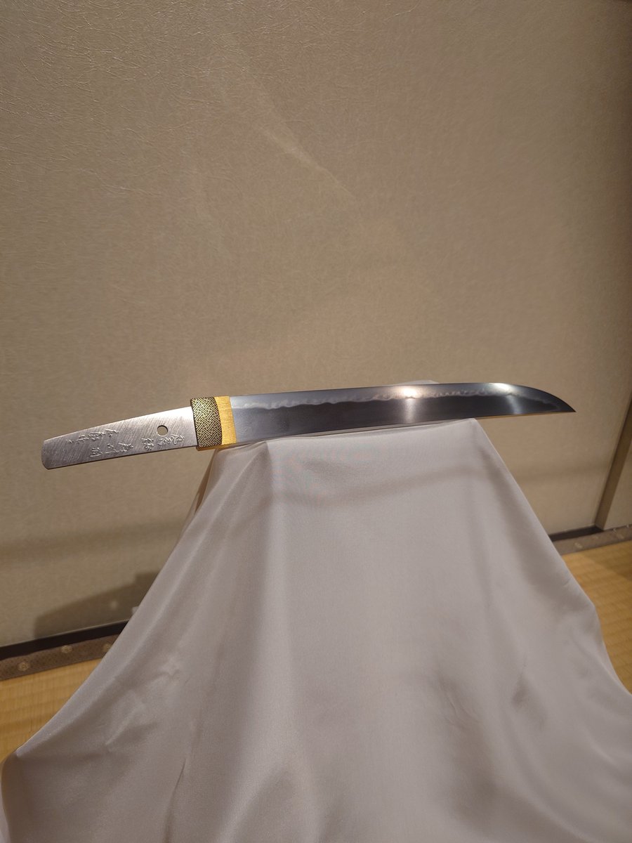 AndoYusuke819's tweet photo. 今日から3ヶ月間、備前長船刀剣博物館2階の瀬戸内刀工会スペースにはendeavor刀（号 叶羽丸）が展示されます(。゜▽゜)🍑🍐 https://t.co/DxiTiwaMdS