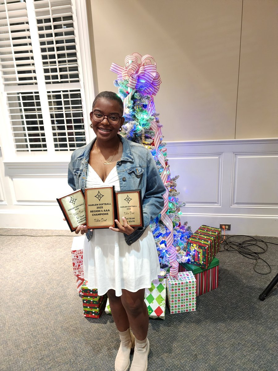 khloedent1's tweet photo. Late post. High school softball season is here. Looking to improve on last season's 1st team all-region and 2nd team all-state honors.
@NccuSoftball @bamastatesb @AAMU_Softball @FAMU_Softball @BCUsoftball @GSUSOFTBALL 
@coach_rickyh @commit2HBCU @CSUBucsSoftball #uncommitted https://t.co/HaXAYUigi4