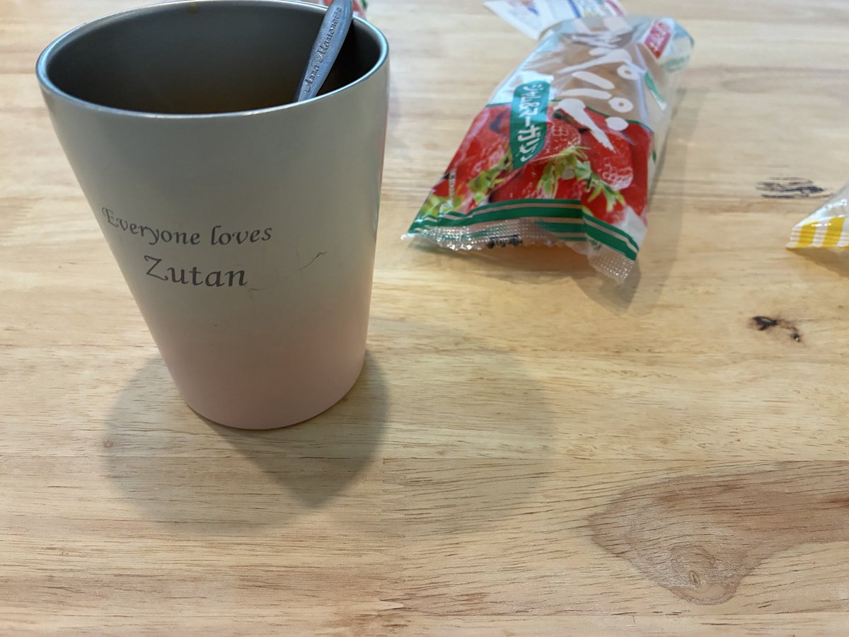 zu6chry's tweet photo. 休日はくもりたんにもらった
みんな大好きづタンブラーでカフェオレ飲んでます🙂‍↕️ https://t.co/snv7FHXV0A