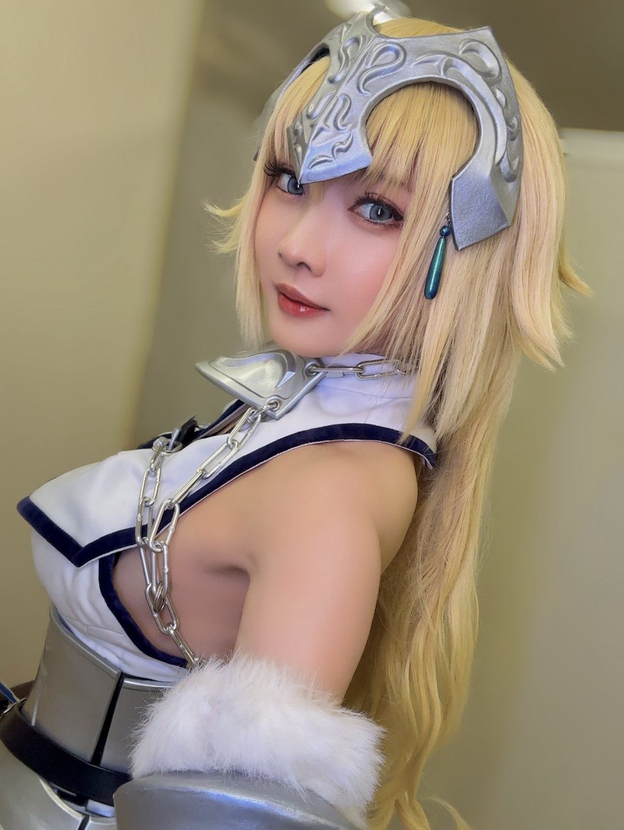 Kasyou3roshieru's tweet photo. 「FGO Fes. 2026 カルデア学園祭」開幕!
1日目はジャンヌ・ダルクのオフィシャルコスプレイヤーで登壇します!
#FGO   #FGO11周年   
#FGOカルデア学園祭 https://t.co/skPwvzHHoR