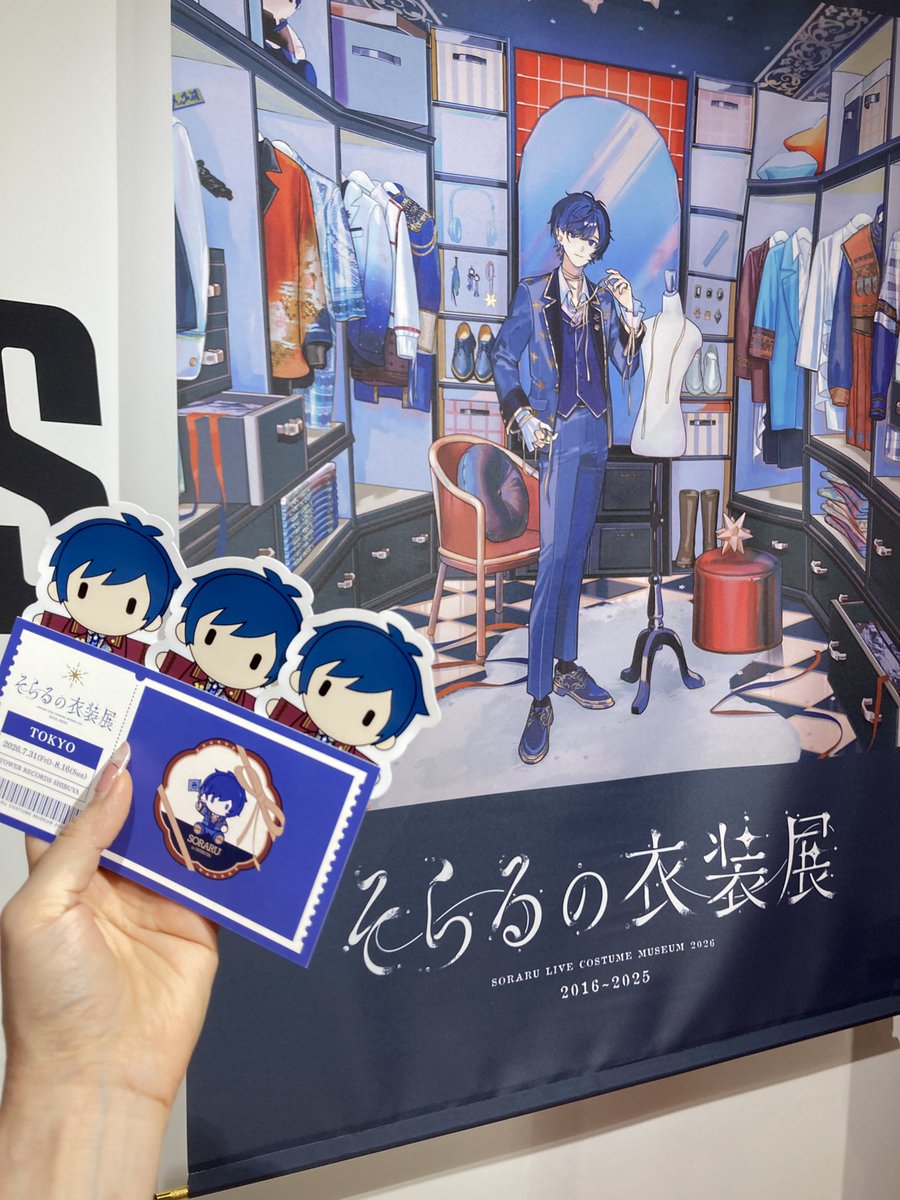 freetalk4me's tweet photo. そらるさんの衣装展、近くで美しい衣装を見られて、ライブの思い出が甦った✨プロ達の仕事って凄かった！！ライブDVD見返えしたくなるし、早くライブ行きたい💙グッズも可愛くて今日もまた展示会に行くの楽しみ😊　#そらる　#そらるの衣装展
#そらるの衣装展に行ってきた https://t.co/hZxep5Uv5D