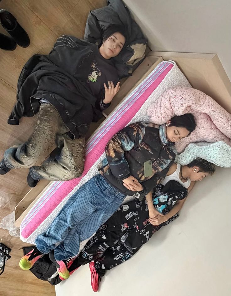 mokyolv's tweet photo. bro i love these pics https://t.co/fBEIx4f1Hl