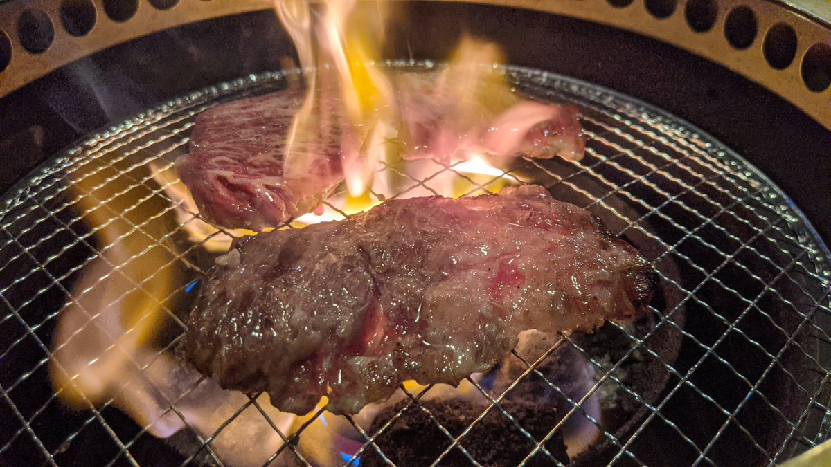 Yakiniku_Kinjo's tweet photo. 🥩全国お肉好きのみなさん

おはようございます☀
焼肉金城のお肉の中の人です✨️

だいぶ久しぶりにログインをしたのですが、意外とパスワードはそらで覚えているものですね
すんなり入れて安心しました☺️

さて今日から8月、まだまだ暑い日が続いていますが、今月もお肉を食べて乗り切りましょう！ https://t.co/72qgWctSWE