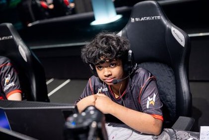 VitalScrims's tweet photo. Clix says hes done giving PC's away after the kid he gave a PC to, Joshreyli is now contesting him in grands 😬 https://t.co/ldCL5YqYBH