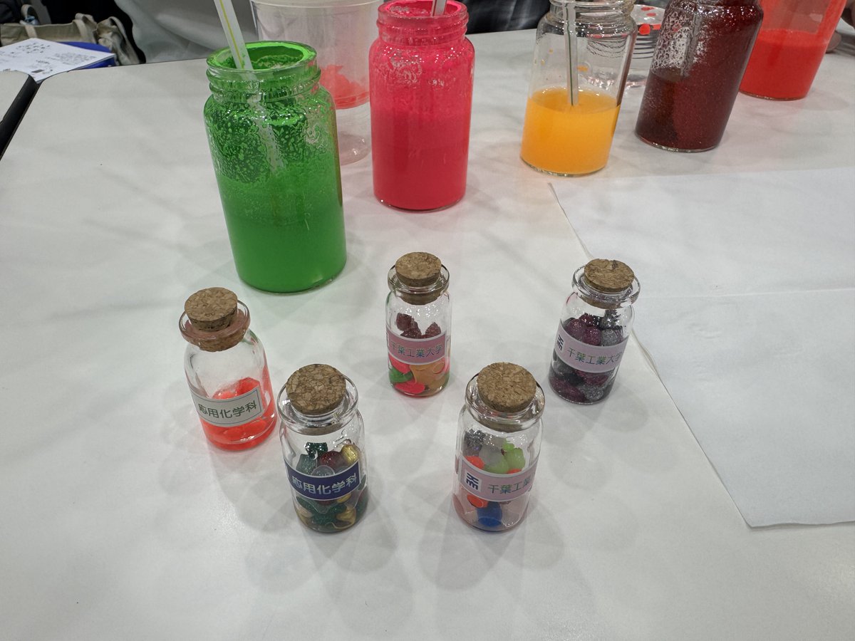 appchem_cit's tweet photo. 本日は千葉工業大学新習志野キャンパスでオープンキャンパスを開催中です！
応用化学科は
体育館ブースで学び体験「カラフル☆ゲルビーズの作製」
5106教室で学び体験「エッチングアートでネームカードをつくろう」
5107教室で学科紹介等
を実施しています！
皆さまのご来場をお待ちしております！ https://t.co/0gQfQ4uL9Y