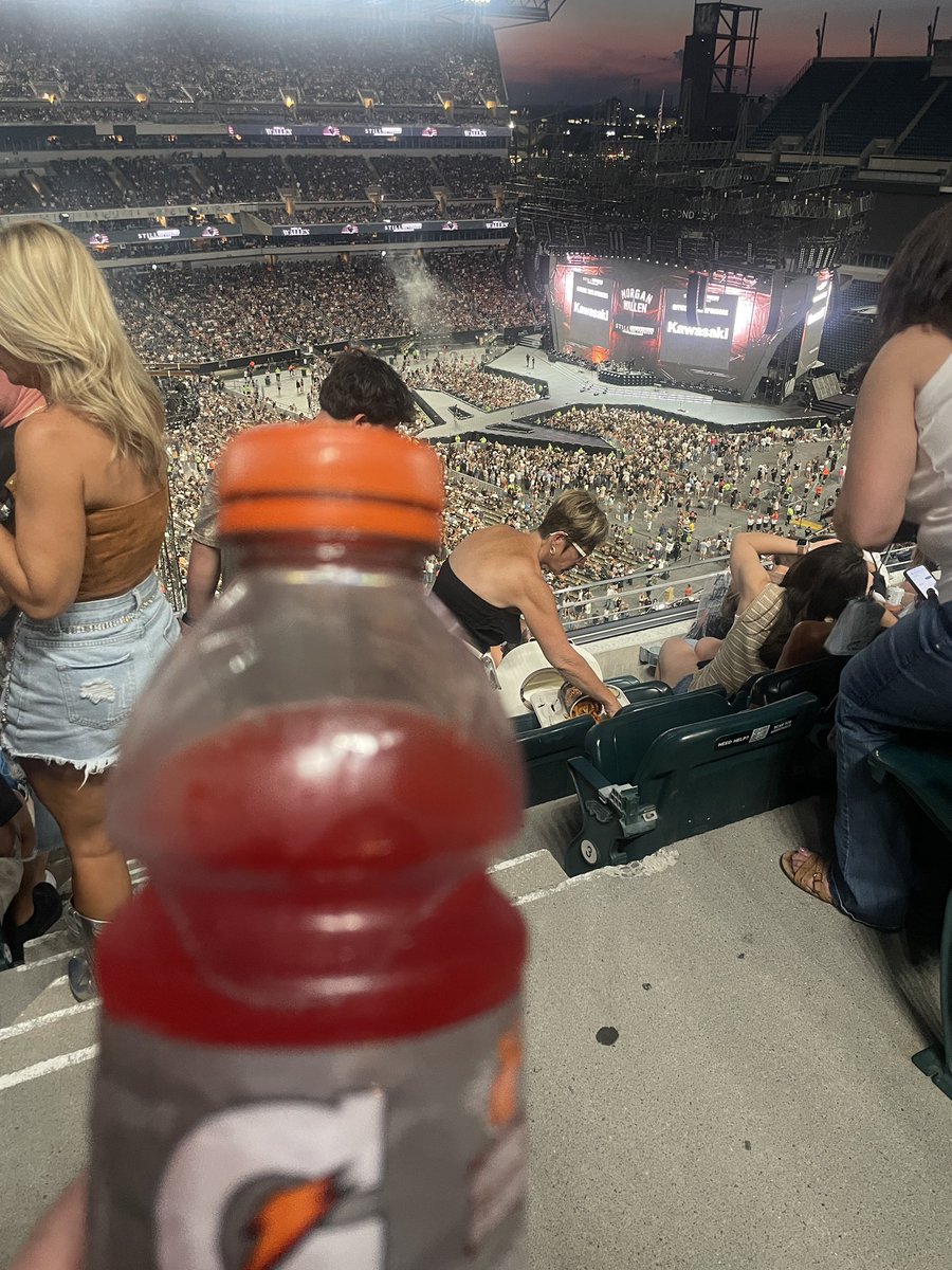 CaptainLeavy's tweet photo. @RossTuckerNFL @RossTuckerPod @MorganWallen @DrinkMidnight @LFFStadium https://t.co/RAtDx25Jv8
