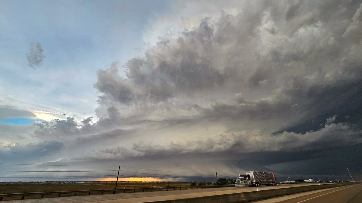 JohnRichTX's tweet photo. Supercell Friday is
New Deal, TX https://t.co/ZAXxuPIY4Q