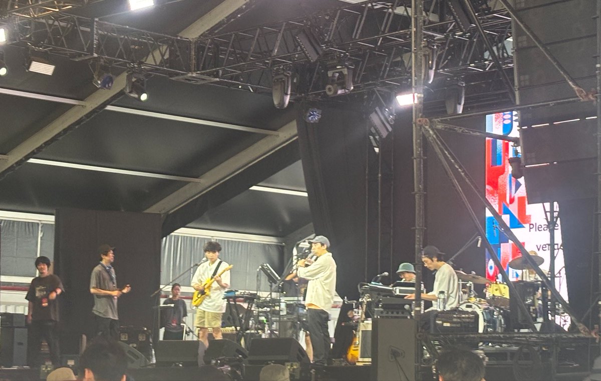 wondermugel's tweet photo. フジで観るceroは無性に幸せな気持ちになった😢
何度も観てるのに、その度に進化する驚きがあって、同時に懐かしい気持ちにもなる　
今回はリハーサルで何度も細かく修正を重ねていく職人集団としての裏側が少し観れたのも特別だった
最後のAngelus Novusのすーっと澄んだ余韻とメッセージが残ってる https://t.co/ZGjwGjRrVT