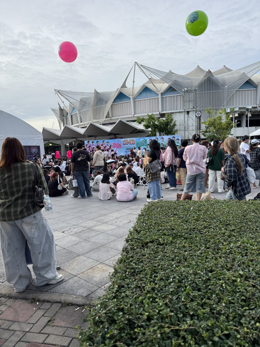 taisetsuu_'s tweet photo. คนจำนวน 127.127 ล้านคนมารวมตัวกันอยู่ที่นี่วันนี้ 

#กีฬาสีดูมันดิ2026
#DMDSportsDay26Merch https://t.co/S366ouaE3T
