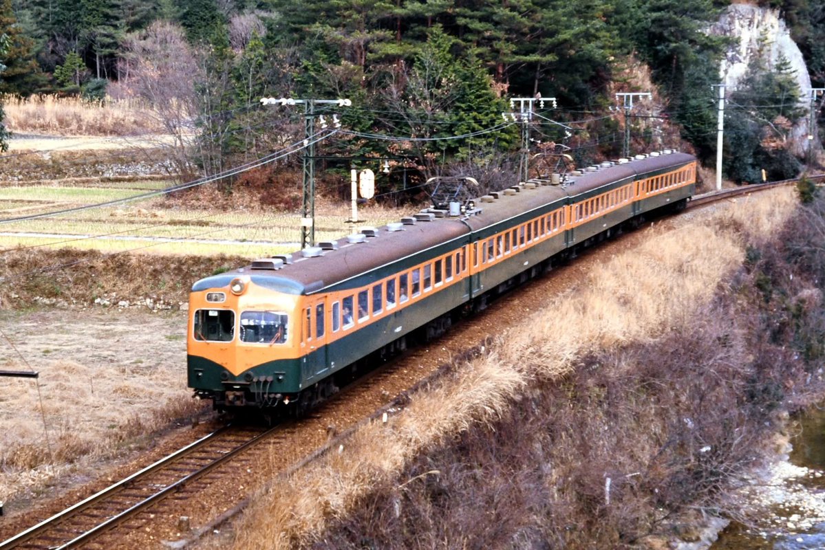 koh5861's tweet photo. 1983年1月　飯田線巡りでした。クモハユニ64や80系が現役バリバリでしたね。リバーサルで撮ってる自分を褒めてやりたい。（笑） https://t.co/Na4HtyBH8b