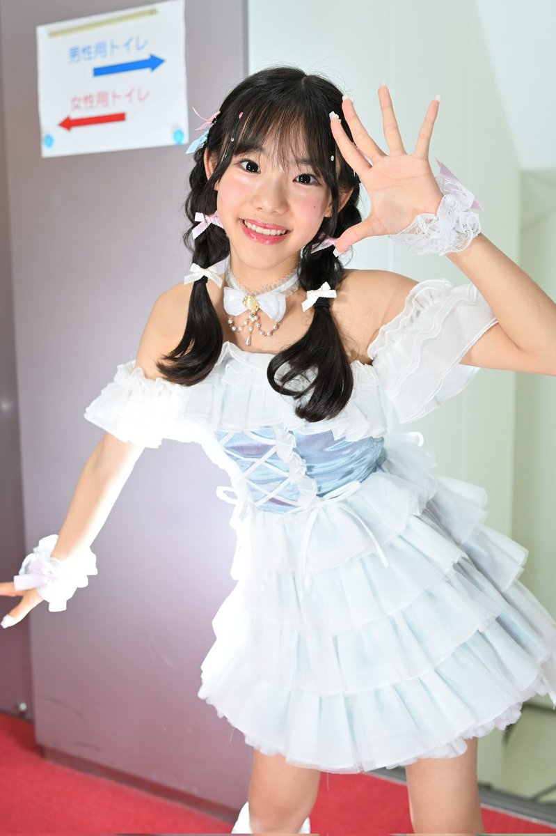 Yui_qutegirl_1's tweet photo. おはゆ〜い😊　今日もいい天気☀️☀️

今日は秋葉原沸騰中ｻﾝでライブ🎤
→レッスンの1日だよぉ❣️💕
昨日めっちゃ楽しんできたから🤍🩷
ライブとレッスンがんばるね❣️❣️
初めてのライブイベント楽しみ〜😍
土曜日も皆に会えたらうれしいな🥰🩷

今日もめっちゃ暑くなりそうだから水分や塩分取って元気に8月スタートしようね🍉💕💕
#LexarioR #Yui #モニベル #モニベル撮影会 #アイドル #かわYui