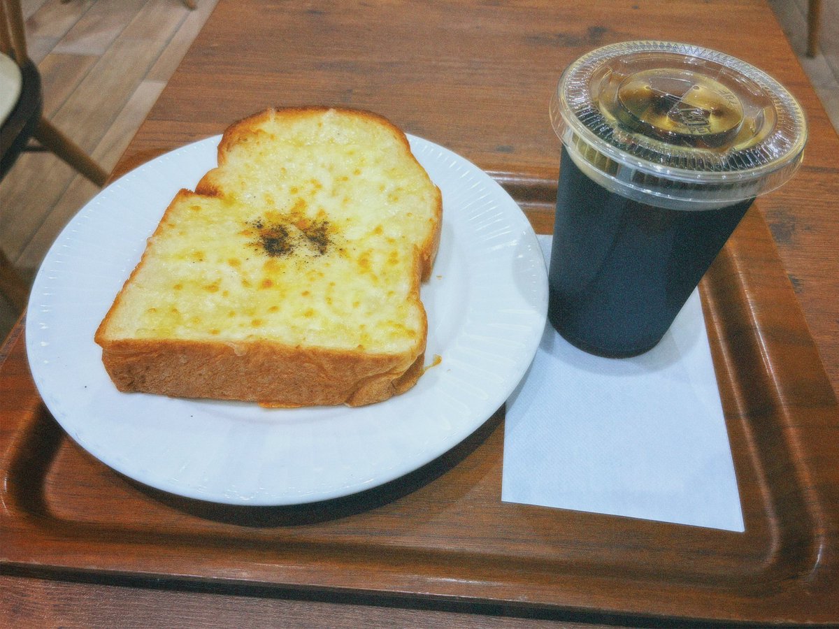 ns_24y's tweet photo. 昼間のライブに行く日はモーニングが食べられるので嬉しい☺️チーズ多くてうまあ🍞🧀 https://t.co/0ECnEeadFu