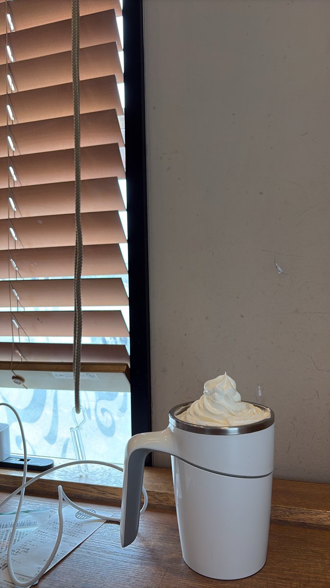 chy93d's tweet photo. #タリーズ #タリーズコーヒー #Tullys で #カフェモカ に #ホイップ多め

とにかく
暑い🥵

丁寧にホイップ盛り盛りにしてくれた
あとんす🙏

生存確認 https://t.co/wHpC3EkbNo