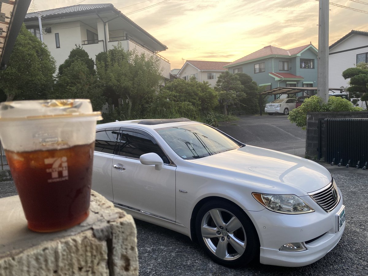 junctionprojec1's tweet photo. 早朝〜
4時半には外出てLS眺めてアイスコーヒー飲んで至福のひと時！
暑くなる前に洗車♫ https://t.co/Bg4nRgq55J