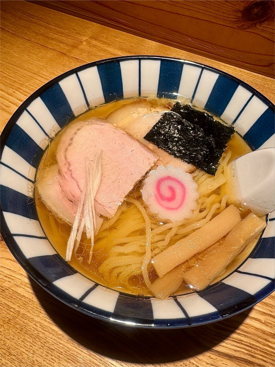 crazy13B's tweet photo. #貪瞋癡
土日朝限定　#和風らーめん

鰹やサバ節の効いた和出汁スープ。
ひと口飲むと節の香りがふわっと広がり、昆布の旨みが土台となった優しい味わい😊
麺は朝らーめん専用の中細縮れ麺。
つるっとした喉ごしと、もちっとした食感でスープとの一体感も抜群やね🤤　

#ラーメン　#氷見ラーメン https://t.co/jnomCq0NF4
